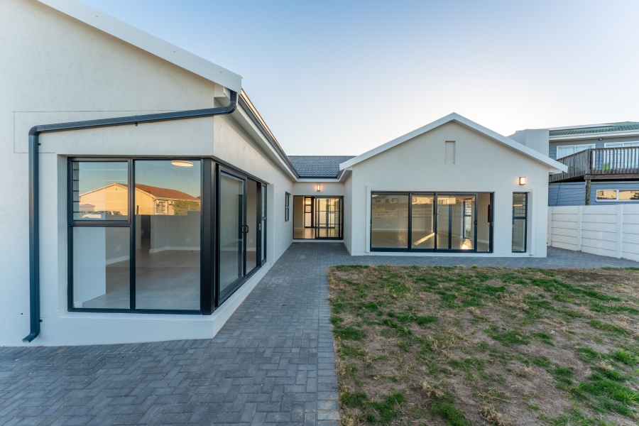 3 Bedroom Property for Sale in Wavecrest Eastern Cape